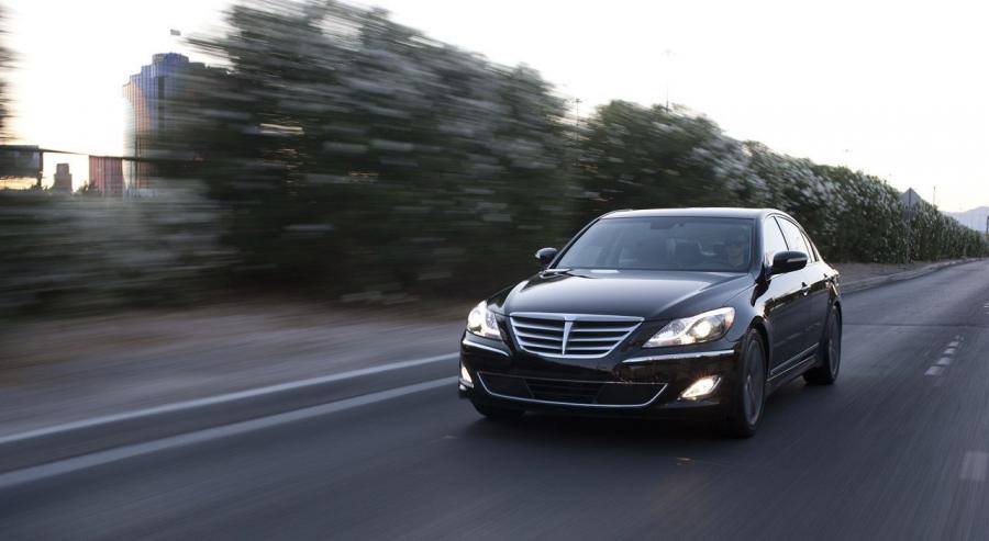  Hyundai Genesis Sedan 2013 года  (фото 2 из 2)